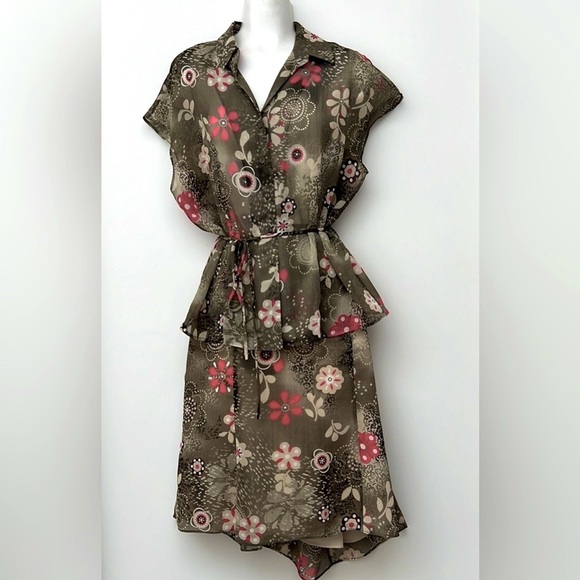 CLEO Petite | Vintage Skirt Floral Set in Pretty Green, Cream & Pink - Picture 2 of 11